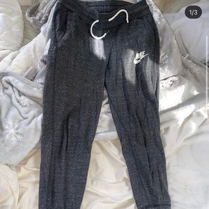 woman’s grey nike joggers